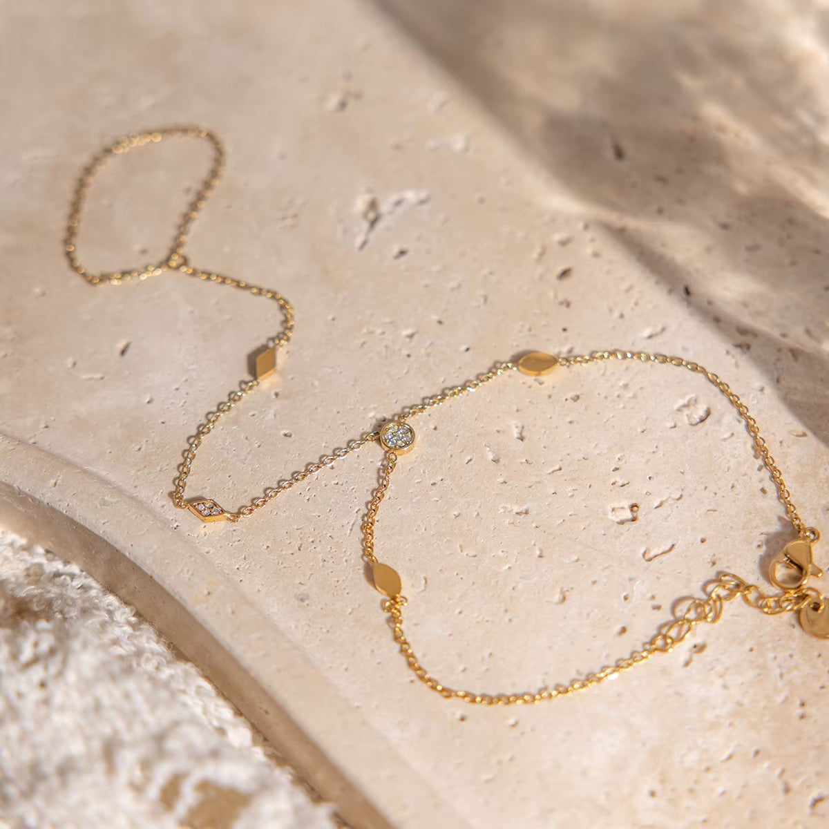 Pave Hand Chain