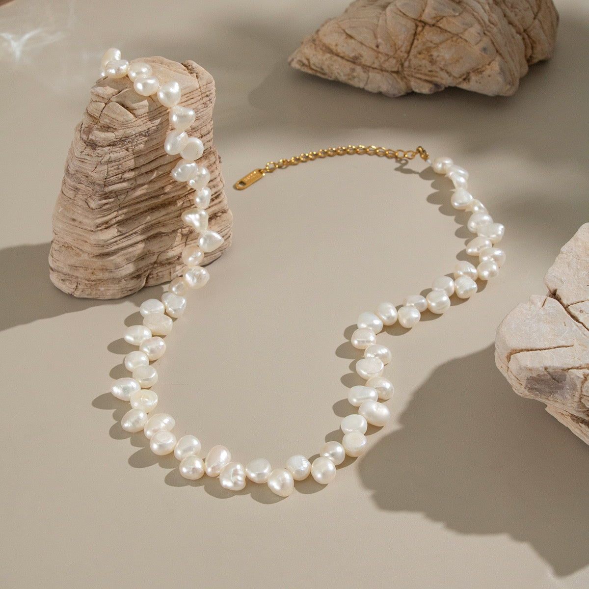 Row Broque Pearl Necklace