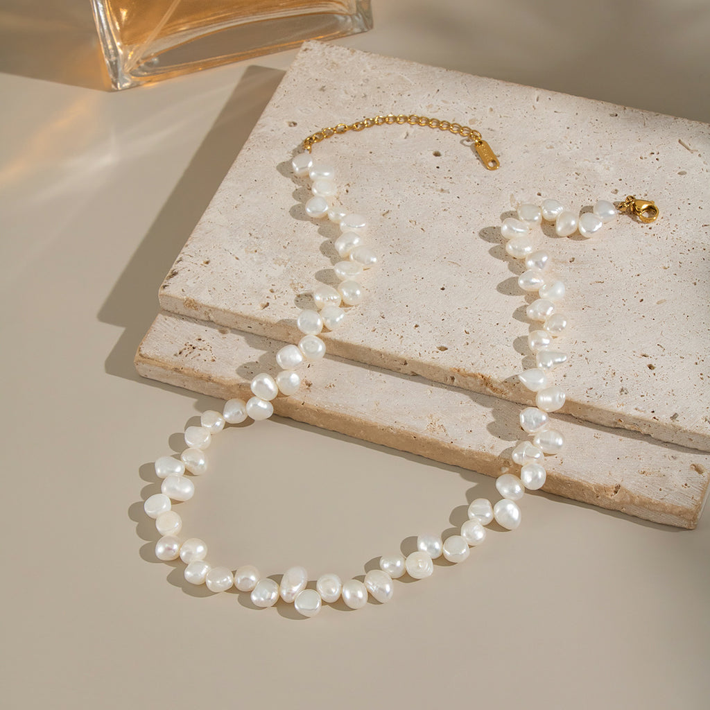 Row Broque Pearl Necklace