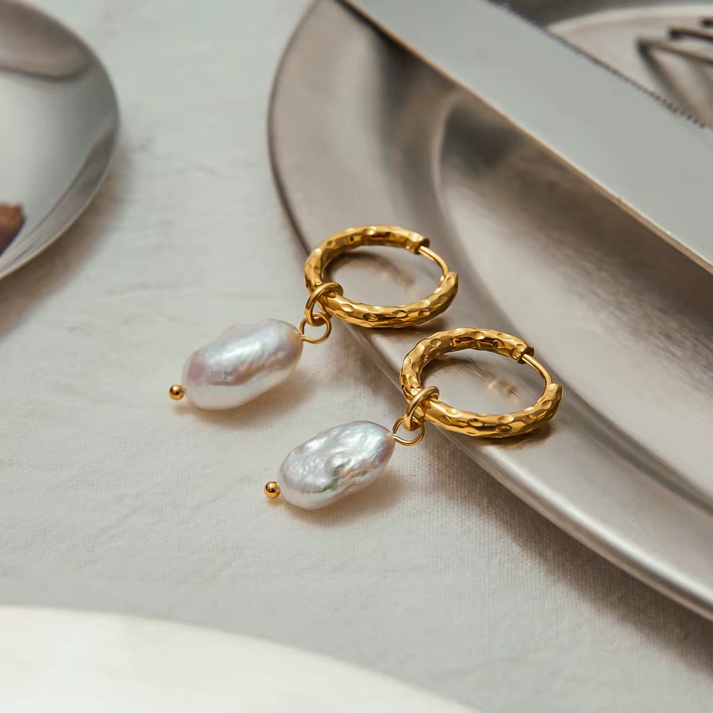 Luna Pearl Earrings