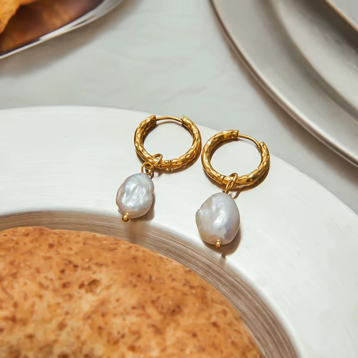 Luna Pearl Earrings