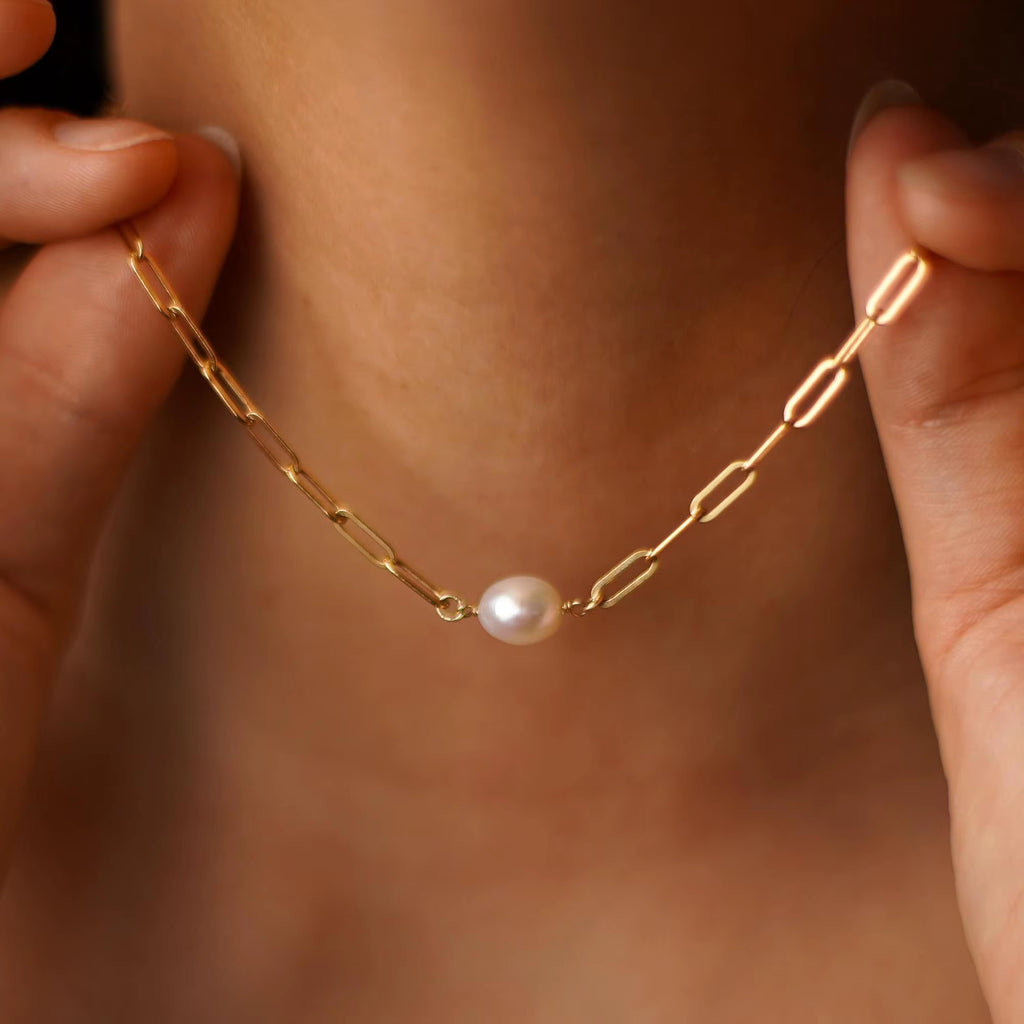 Solitaire Pearl Necklace