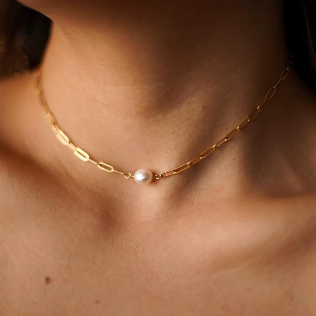 Solitaire Pearl Necklace