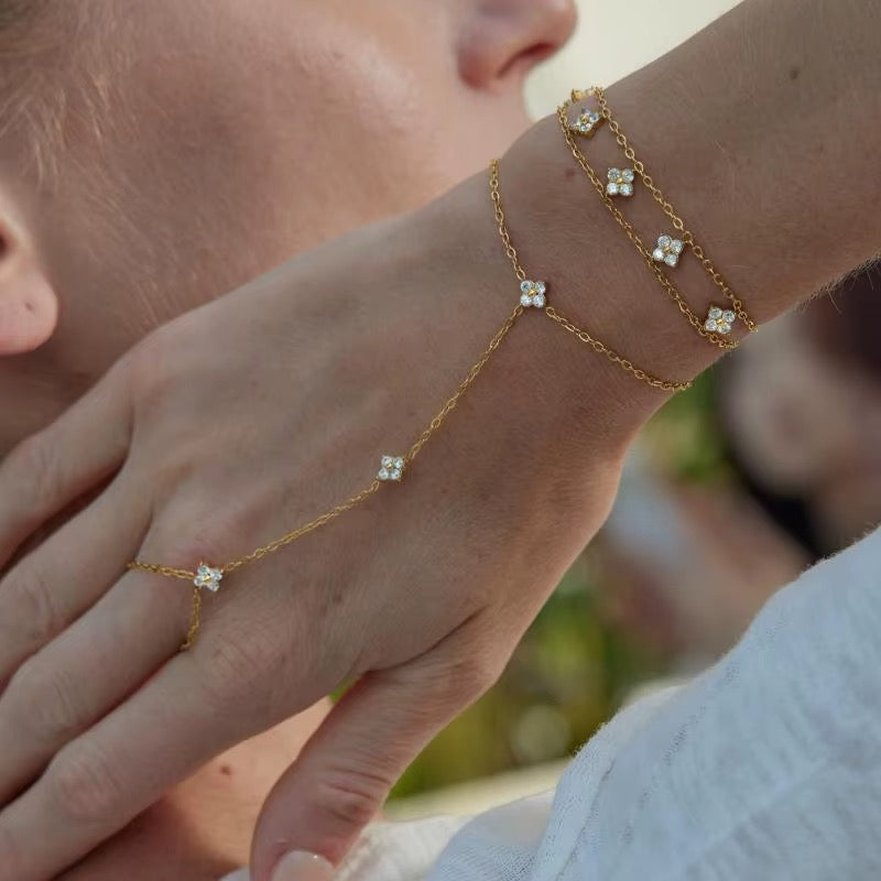 Clover Handchain