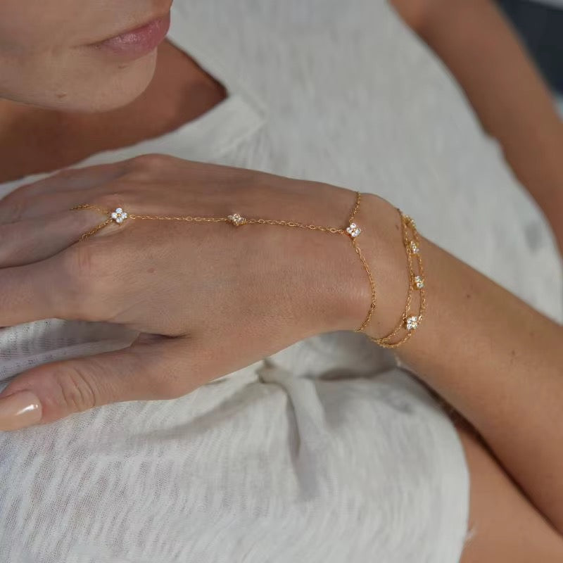 Clover Handchain