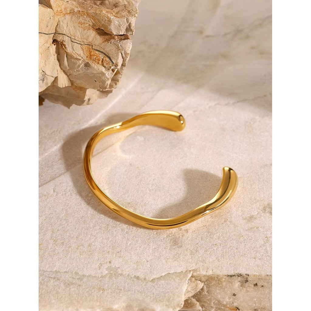 Lino Wave Bangle
