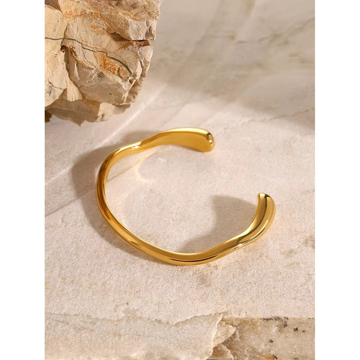 Lino Wave Bangle
