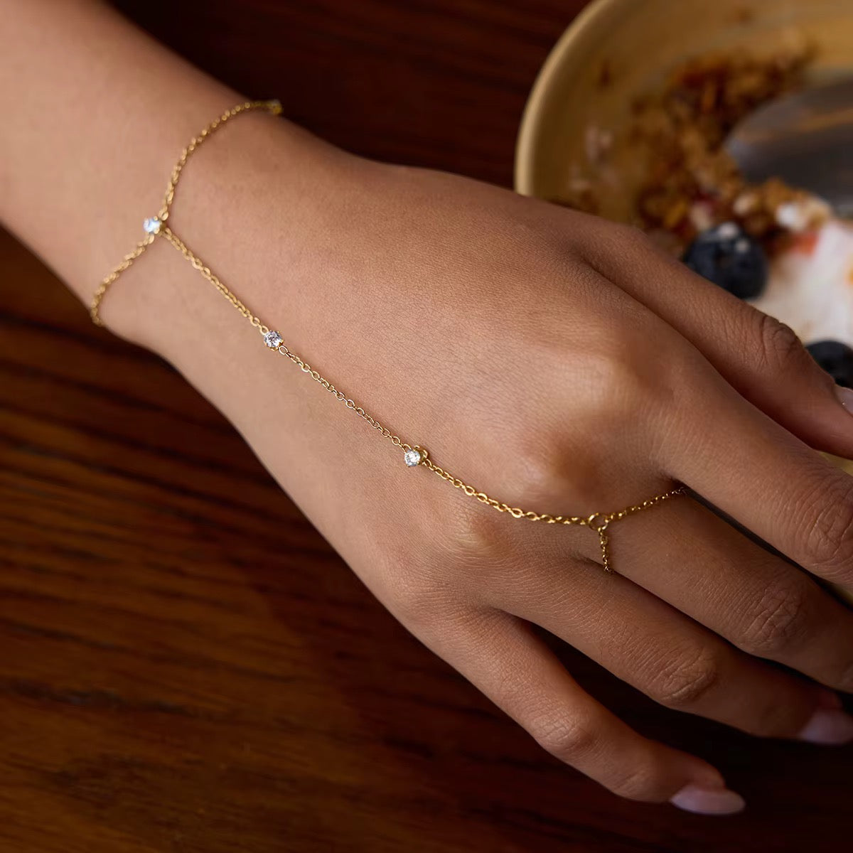 Dainty Handchain