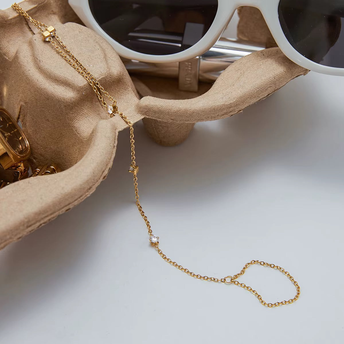 Dainty Handchain