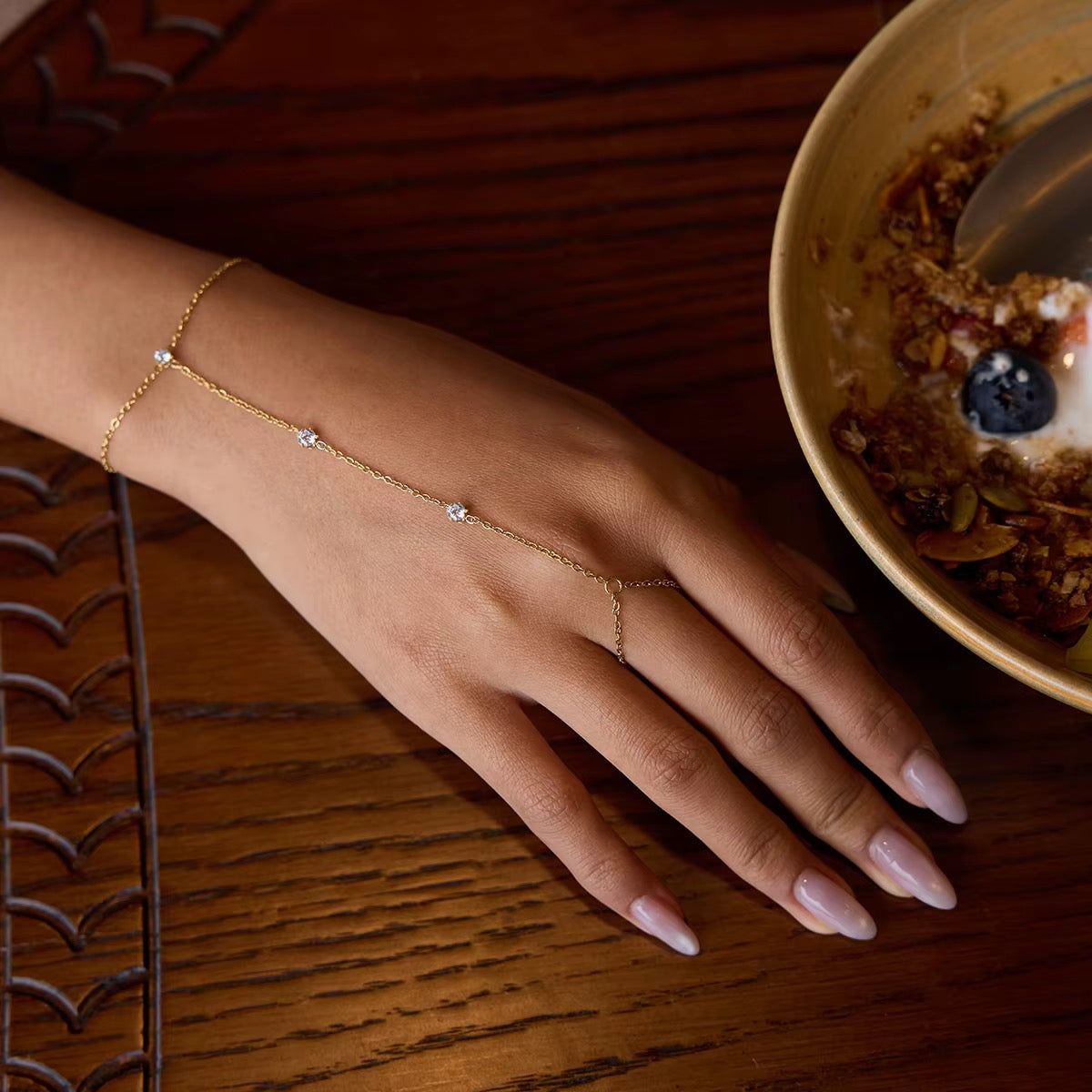 Dainty Handchain